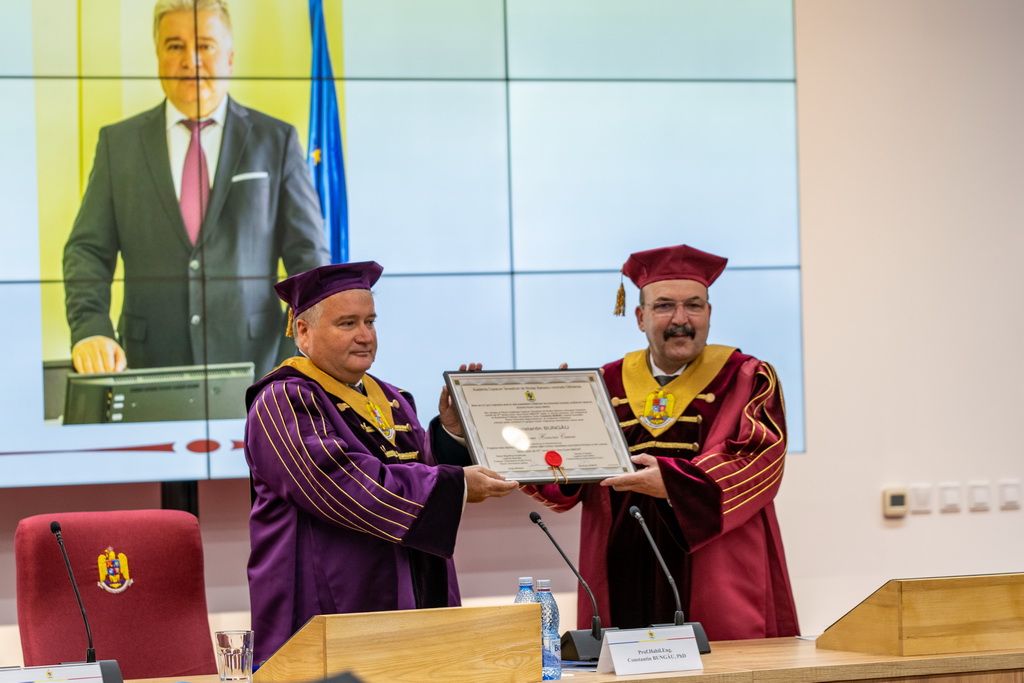 Rectorul Universităţii Oradea a fost numit Doctor Honoris Causa al