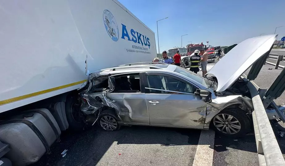 Accident Violent Pe Autostrada Vestului Un Tir Sc Pat De Sub Control