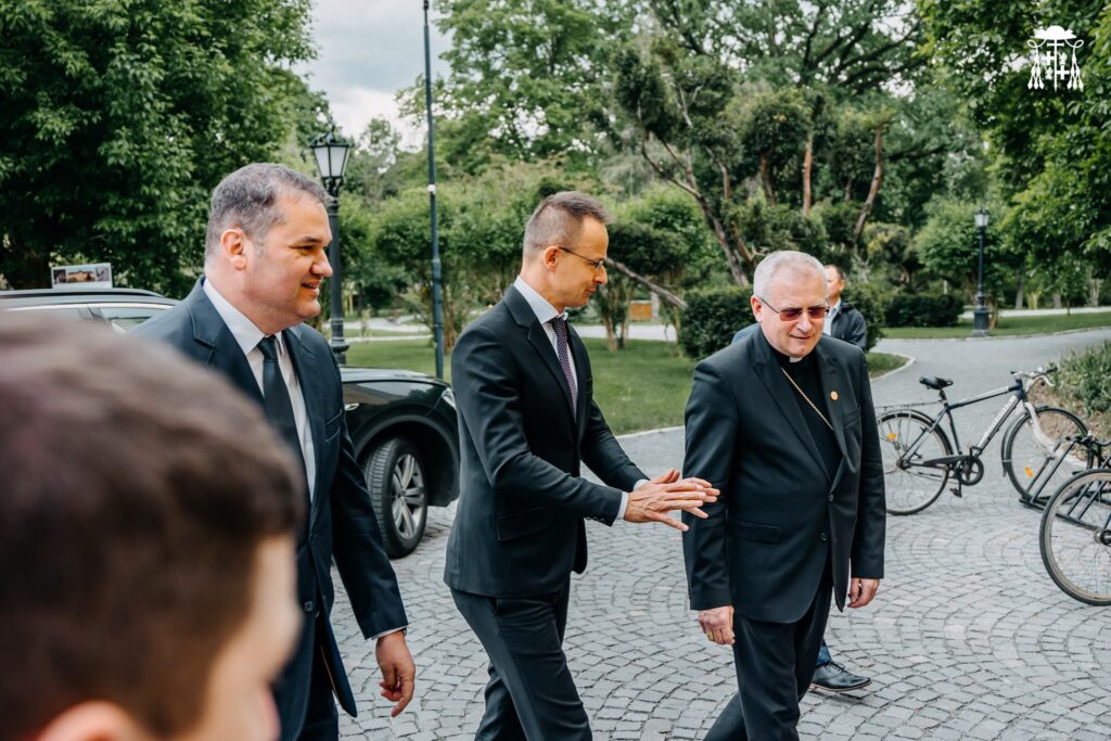 Episcopul romanocatolic de Oradea calcă pe urmele episcopului Adam